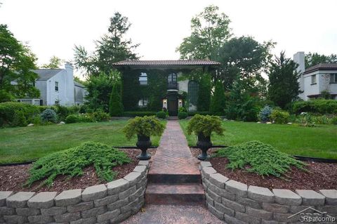 Photo of 311 Brockway Place, Saginaw City, MI 48602 (MLS # 20251043093)