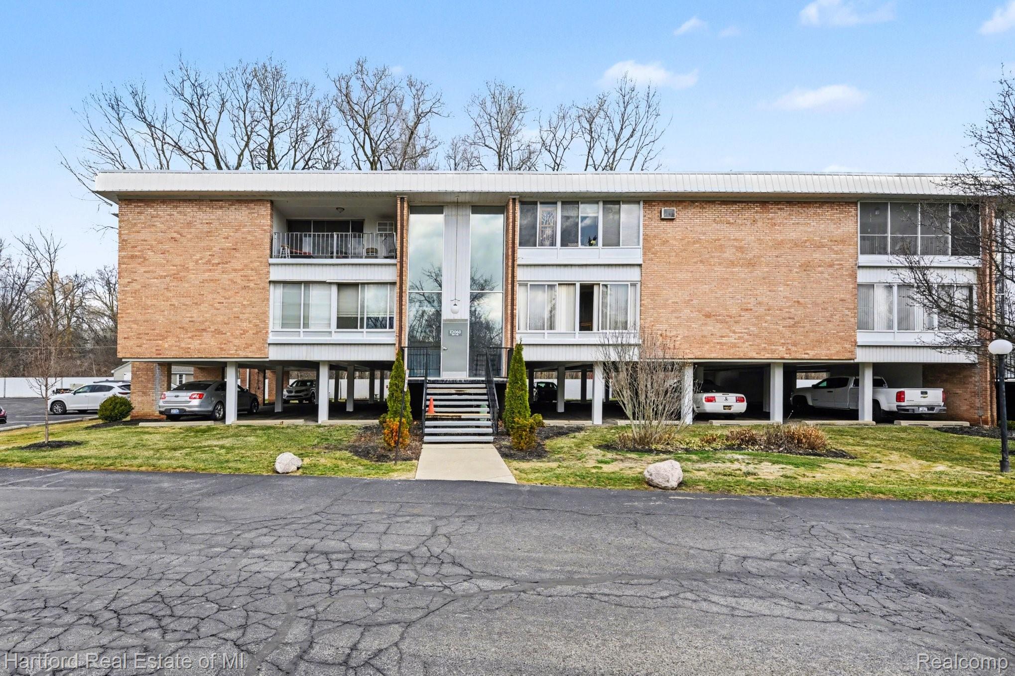 32060 Grand River Avenue 64