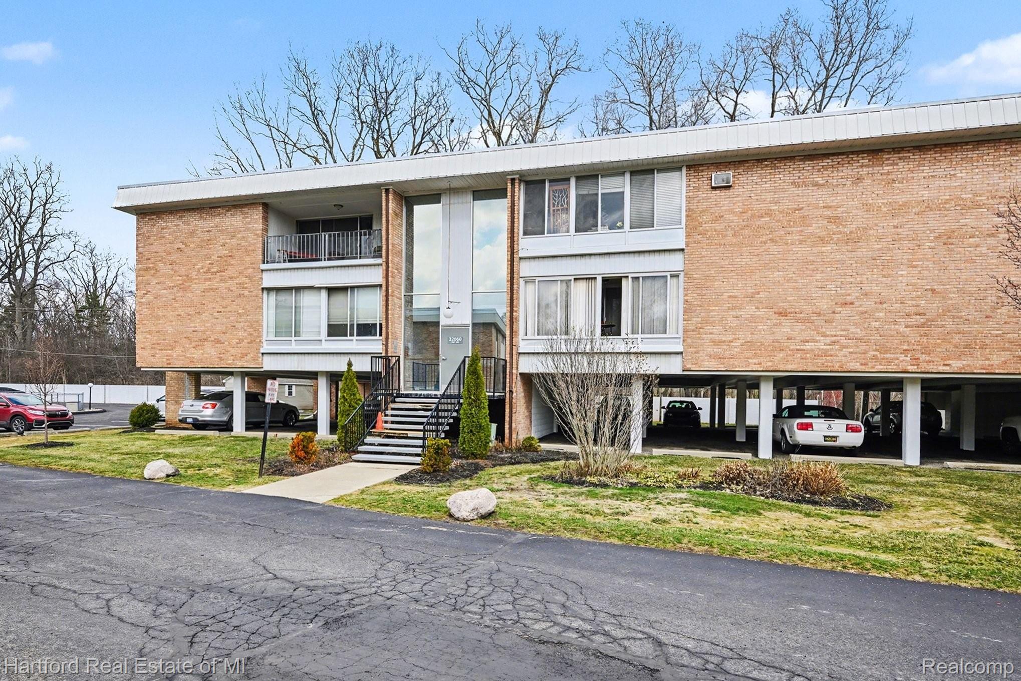 32060 Grand River Avenue 64