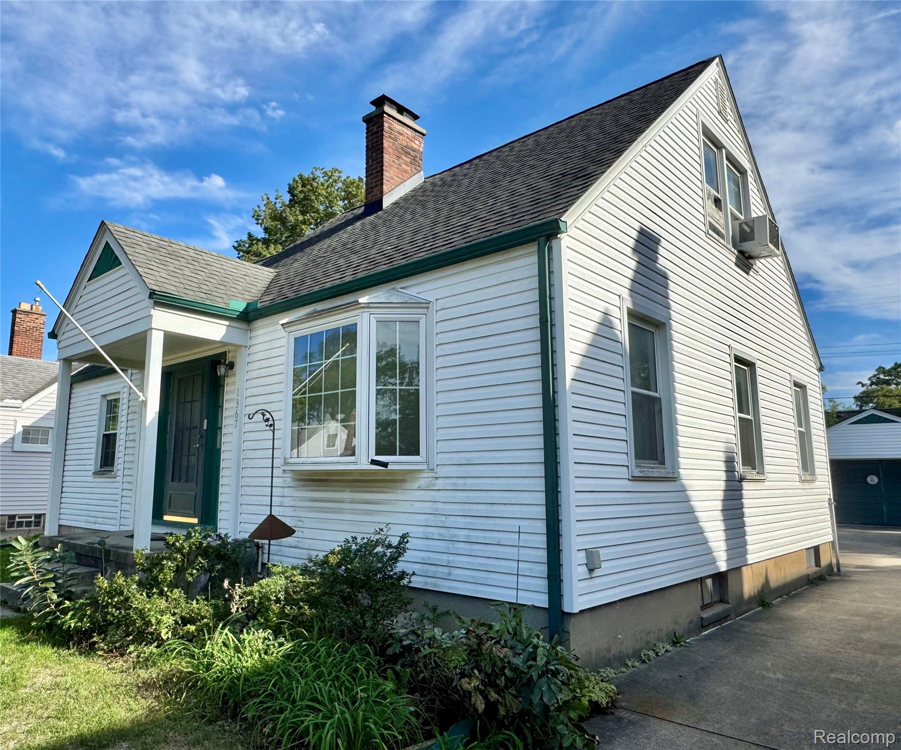 1367 W Saratoga Street