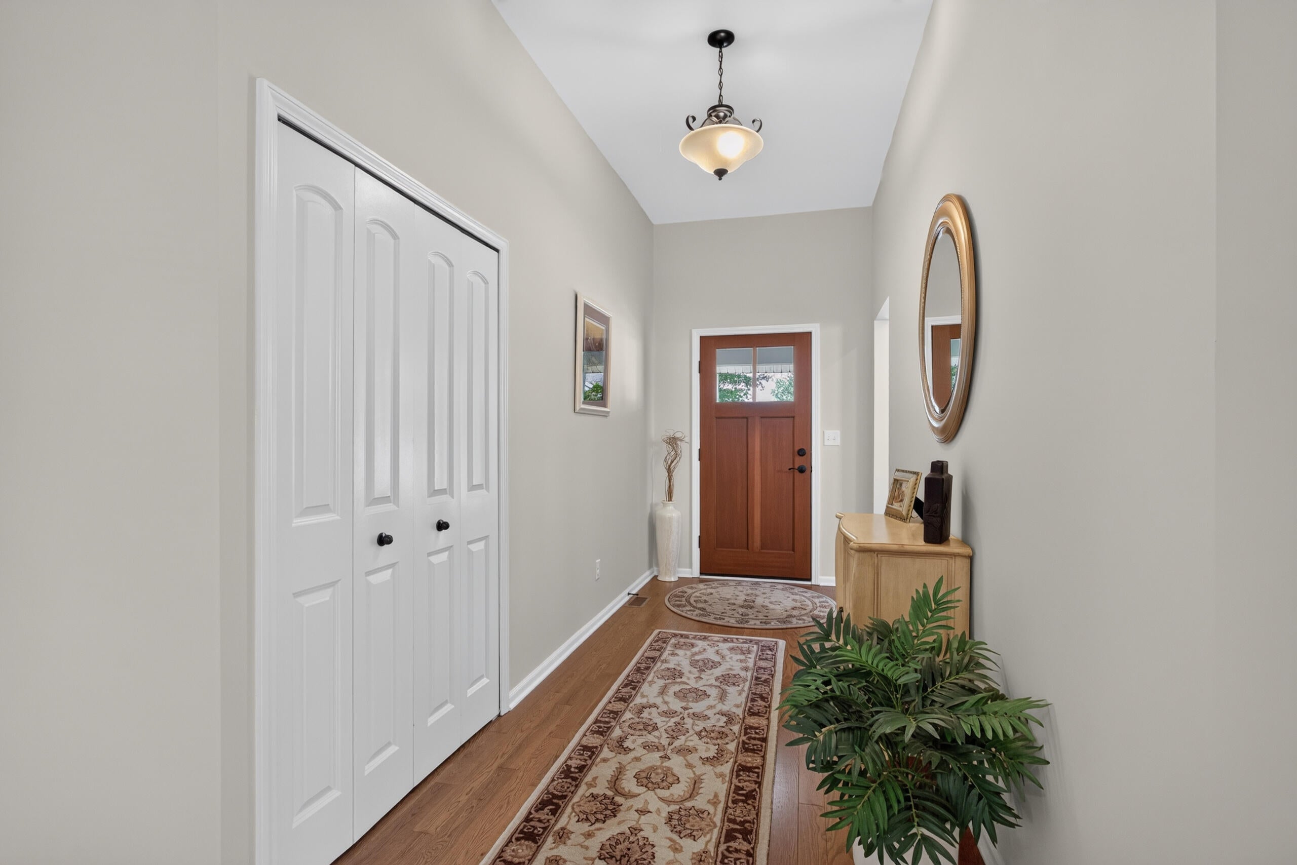 803 E Barrington Circle