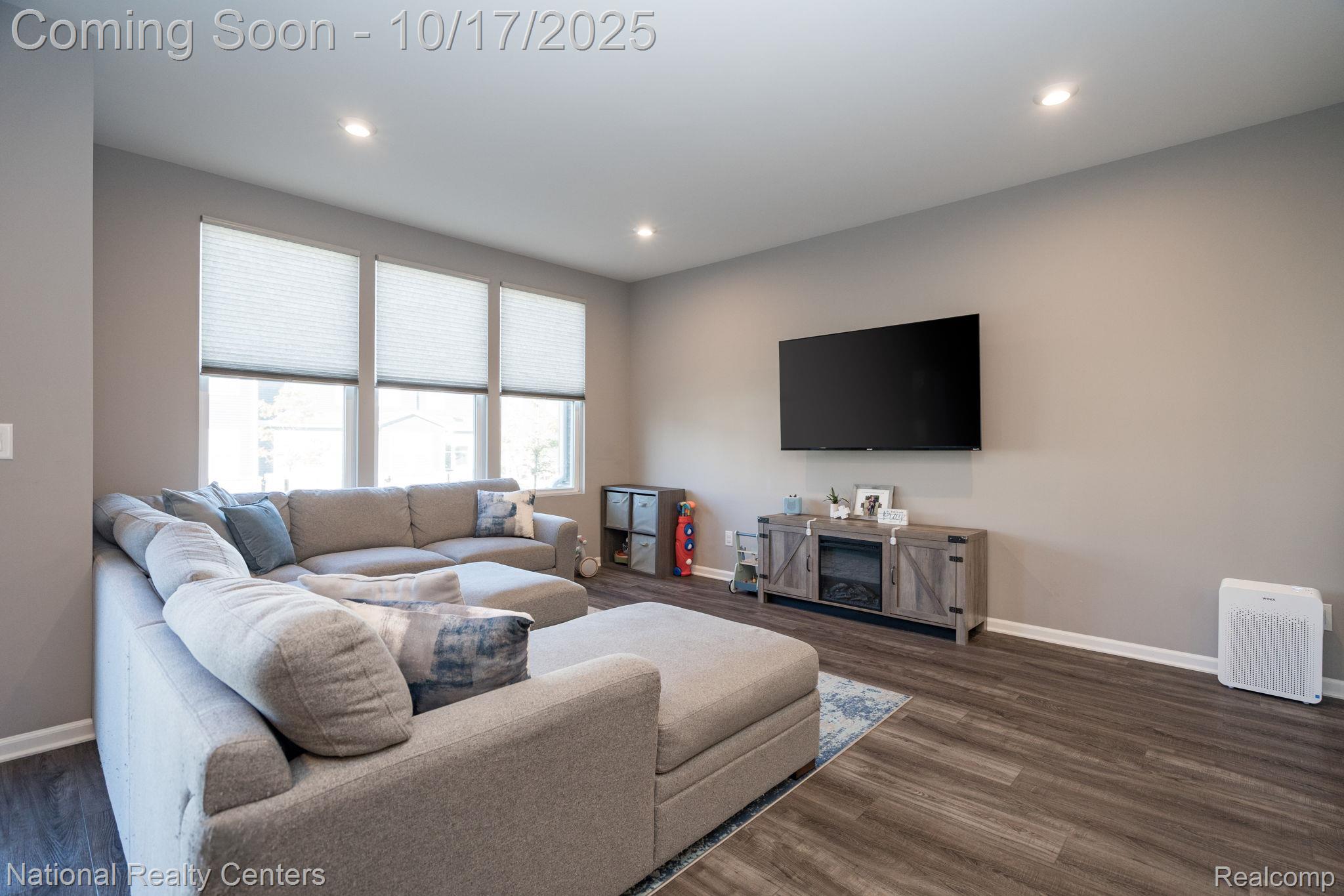4758 Broomfield Way
