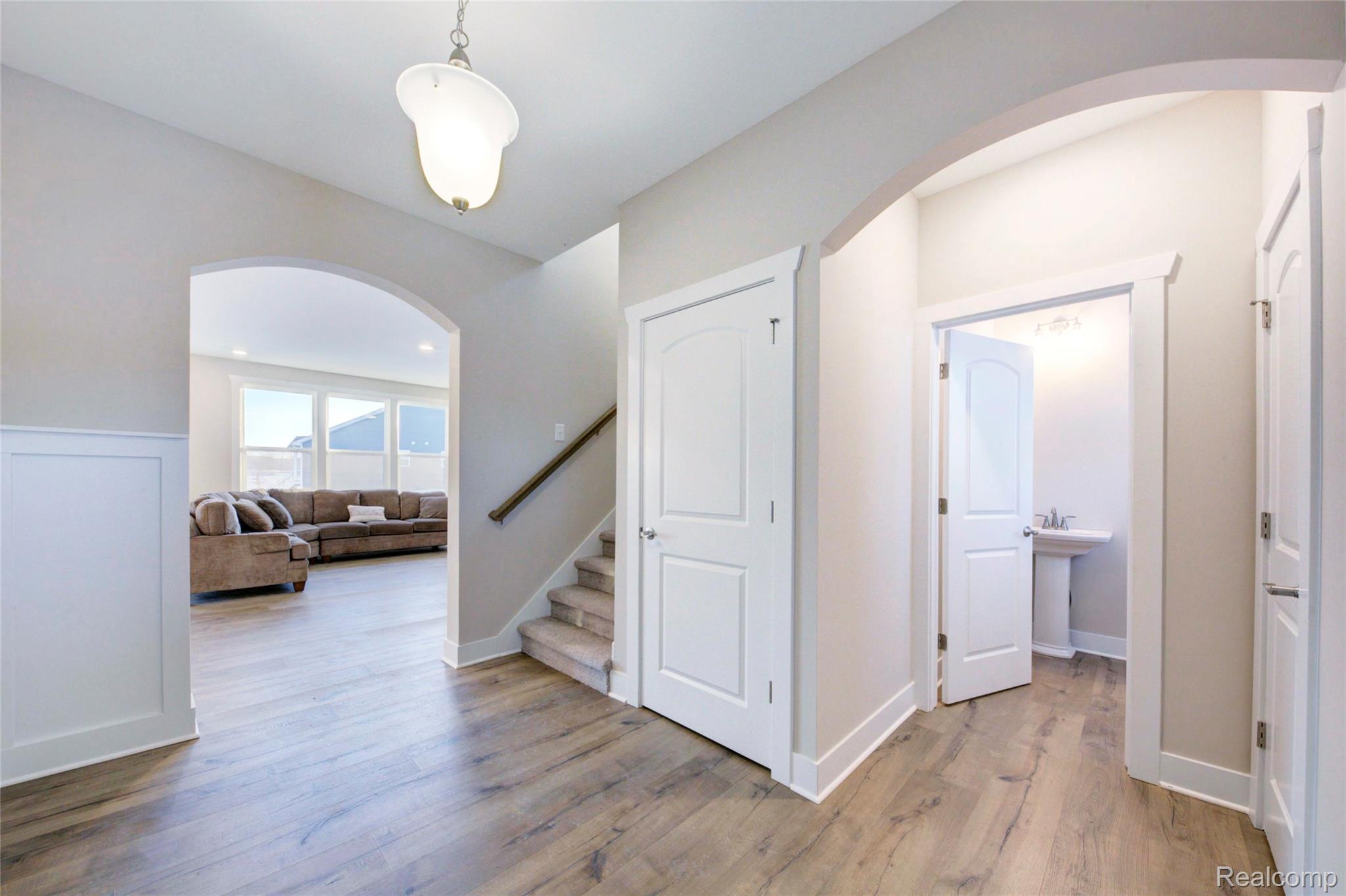 MOH 123 GAMBREL LN