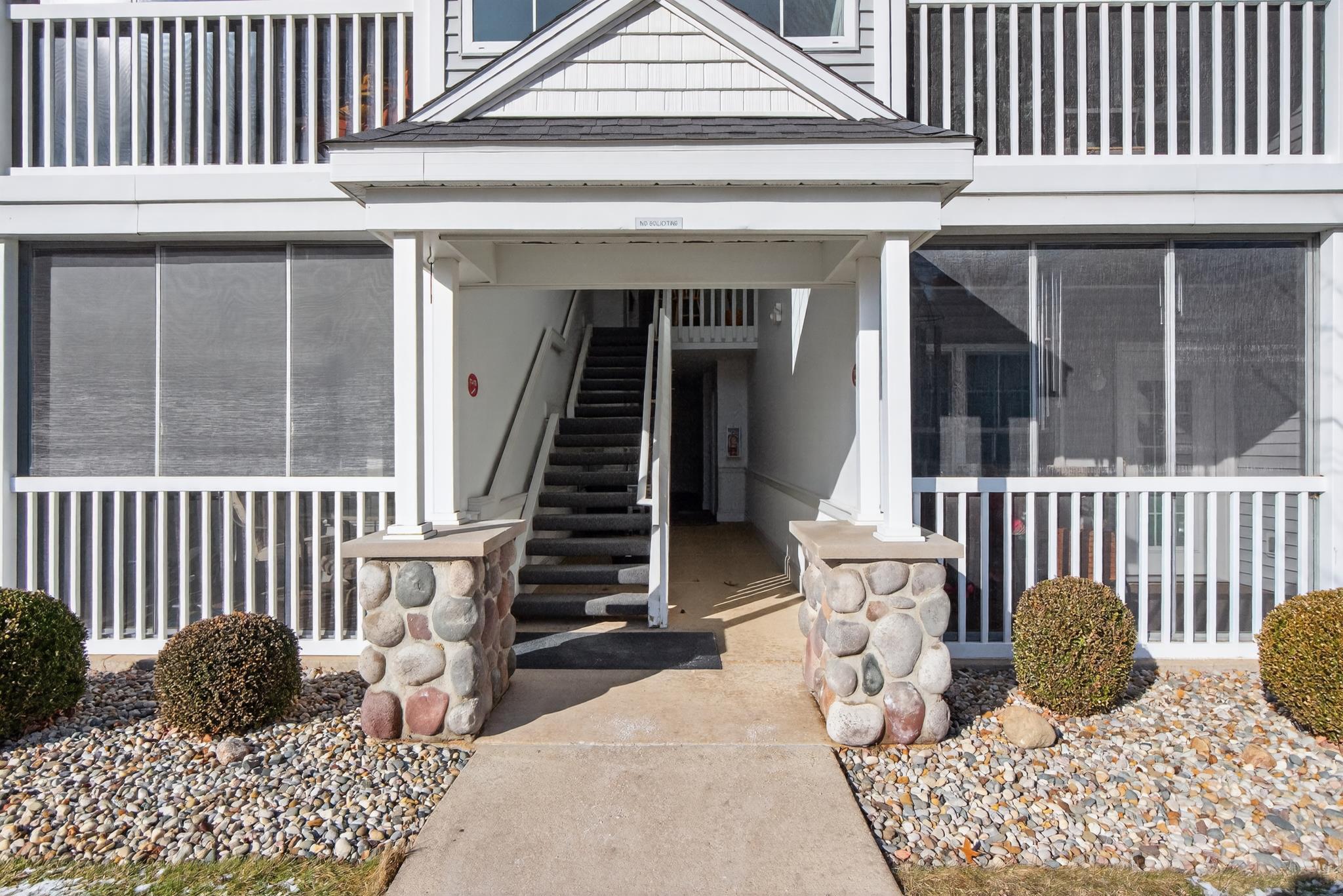 778 W Barrington Circle