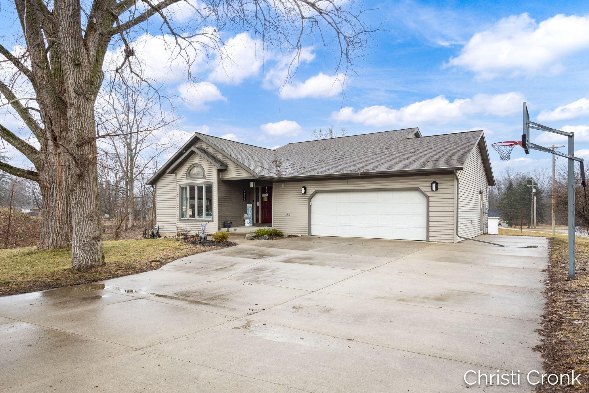 271 E Beech Street NE