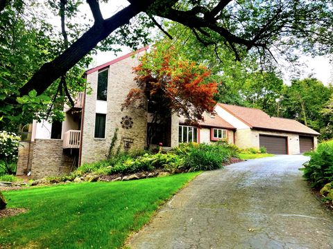 2862 FOXFIRE Drive Milford Charter Township MI 48380