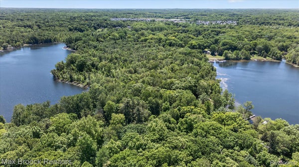 VAC FOUR LAKES DRIVE, SOUTH LYON, MI 48178 - Image 9ee0c6afccb6898dee3c9cfdcb5fa75e/1211065418