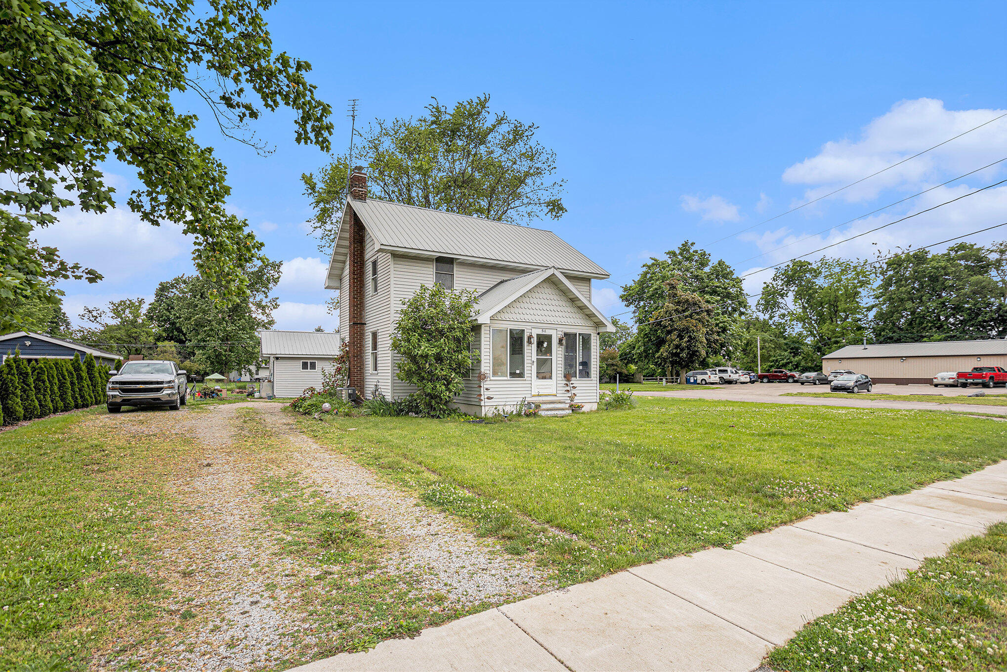 511 E Chicago Road