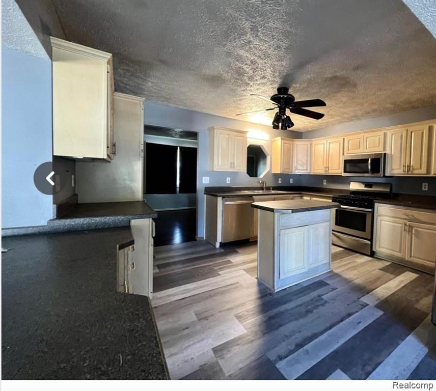 2414 HIALEAH Drive