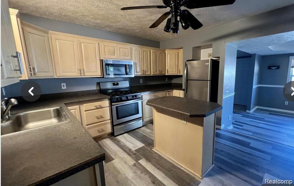 2414 HIALEAH Drive