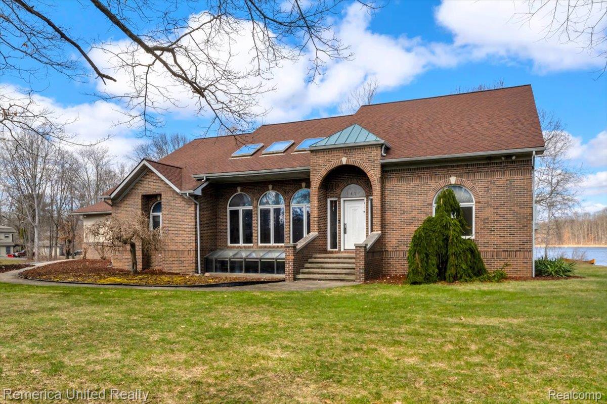 2457 Spring Lake Lane Lane