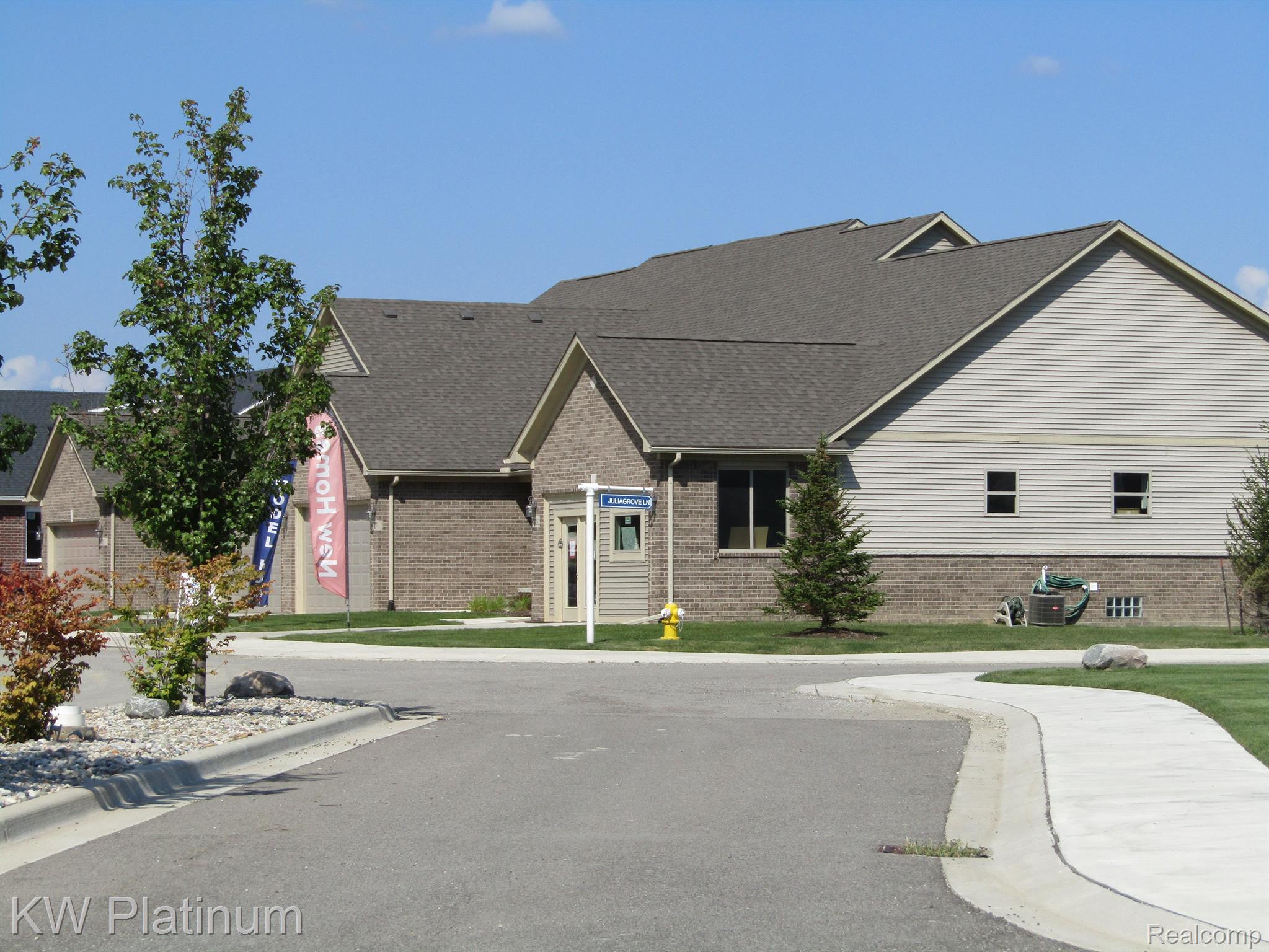 48341 APPLEGROVE Lane Unit 11