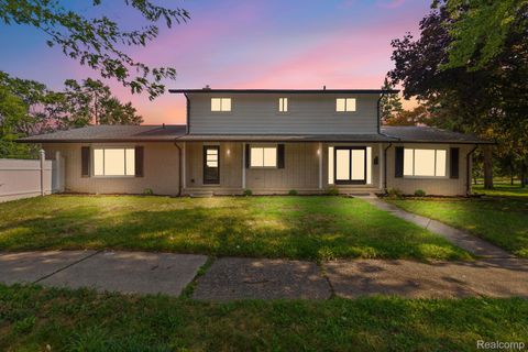 1386 Three Mile Drive Grosse Pointe City MI 48230