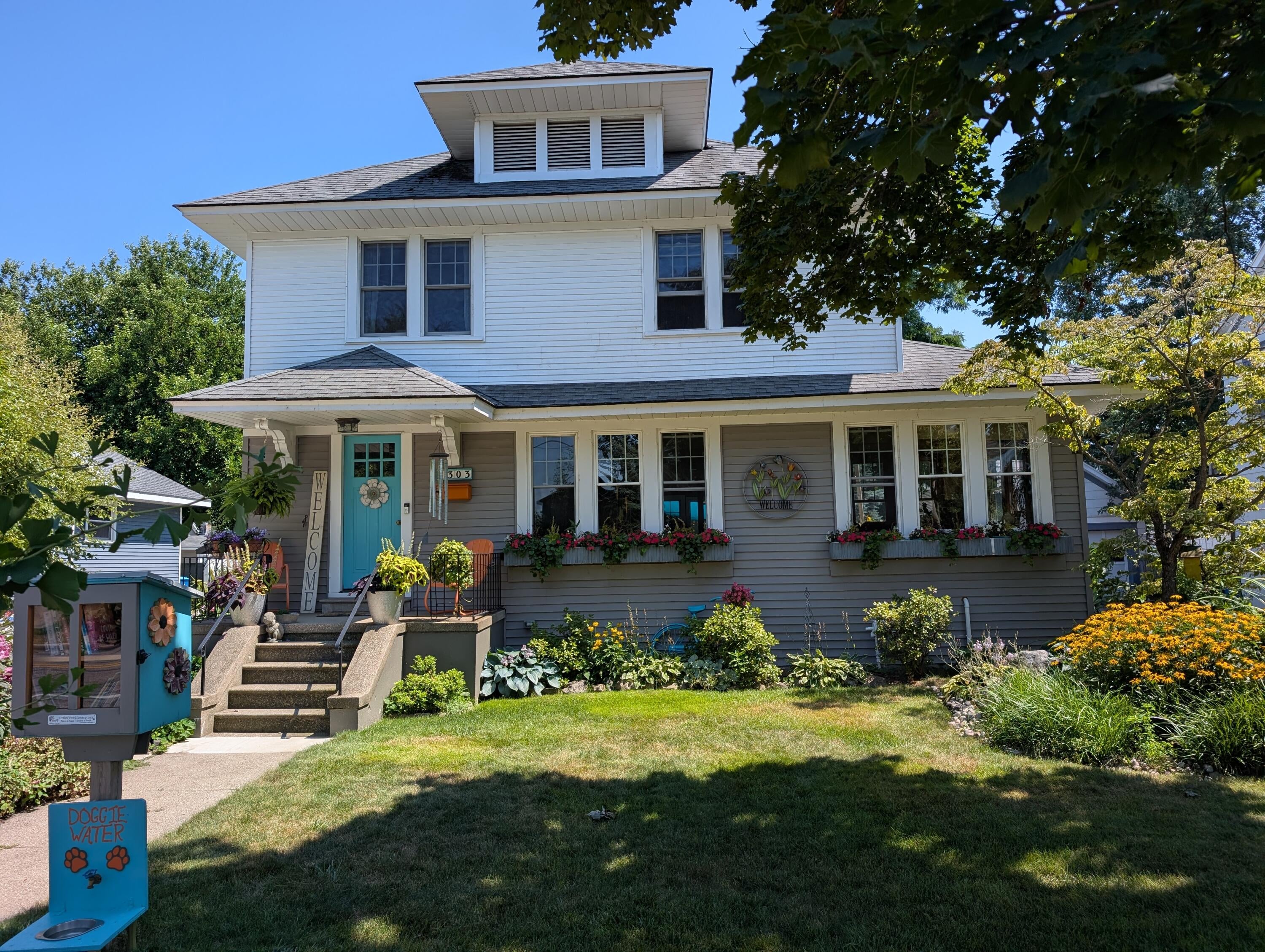 1303 Lakeshore Drive