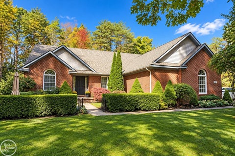 Photo of 122 Howland Pines Drive, Brandon Charter Township, MI 48371 (MLS # 58050224323)