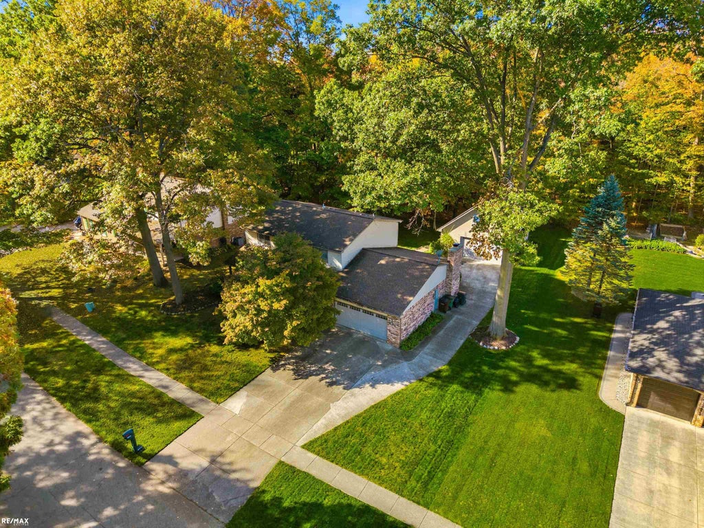Photo of 12894 Parkridge Drive, Shelby Charter Township, MI 48315 (MLS # 58050225493)