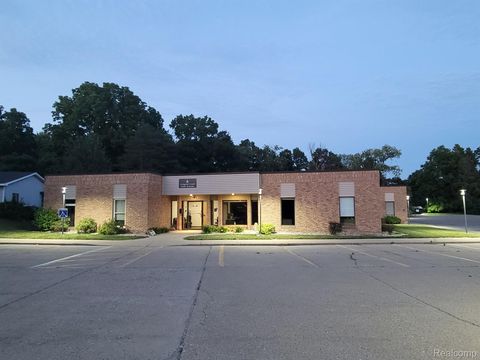 1221 BYRON Road 5 Howell City MI 48843