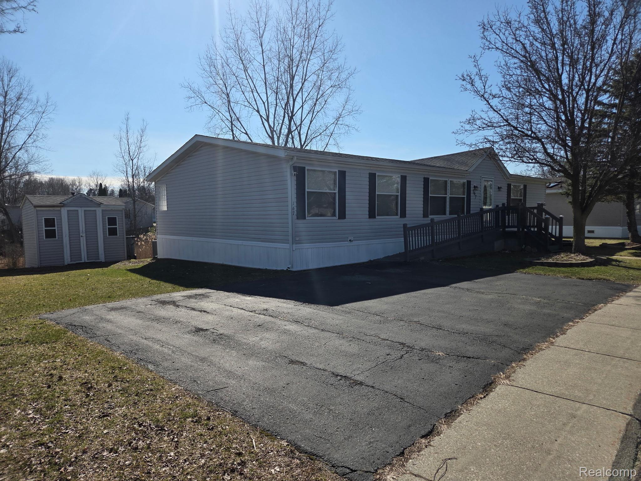 167 Laurel Leah