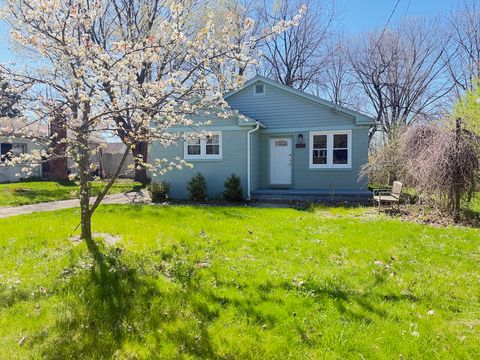 Photo of 1236 E Cross Street, Ypsilanti Charter Township, MI 48198 (MLS # 81026017046)