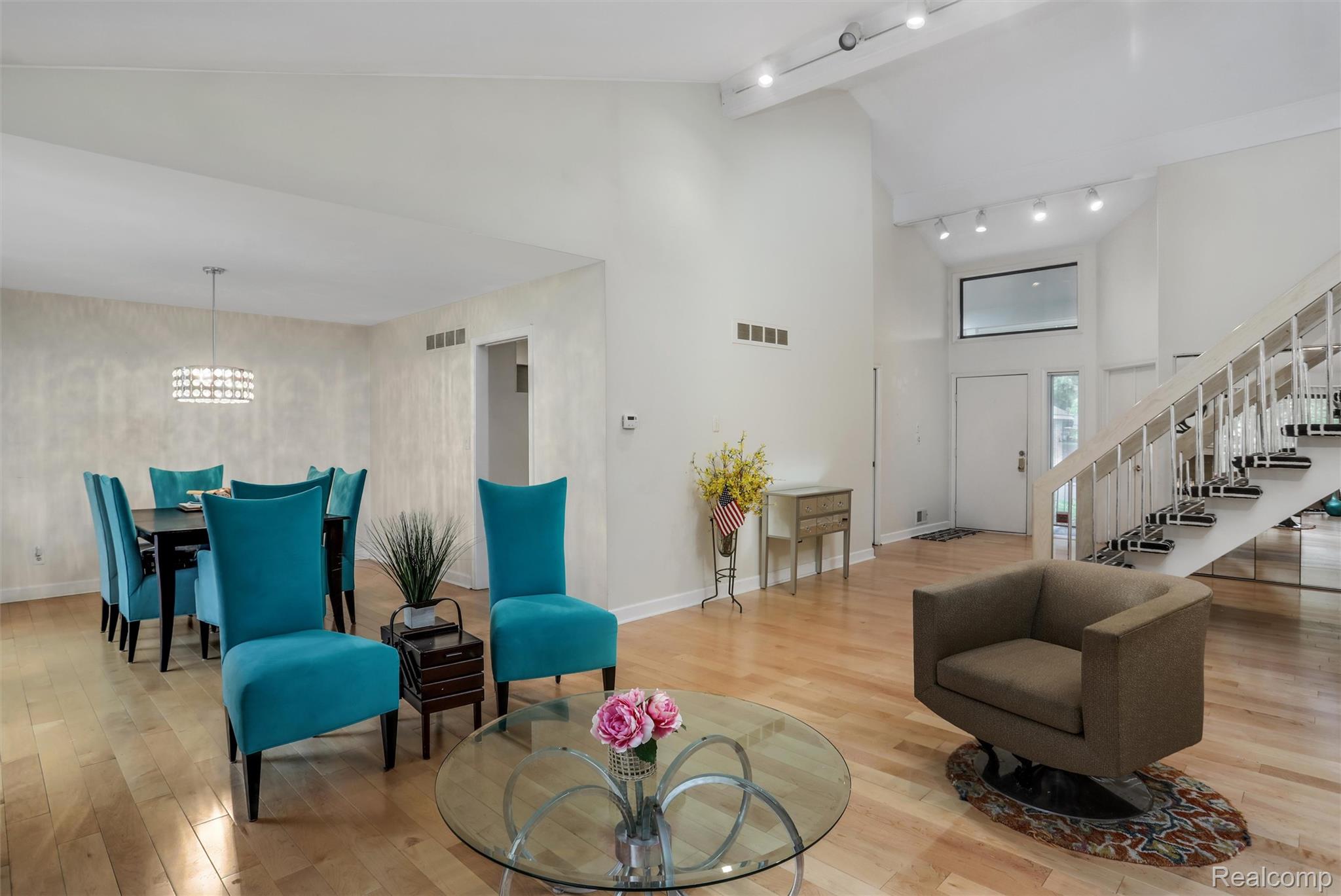 7273 Creeks Bend Court