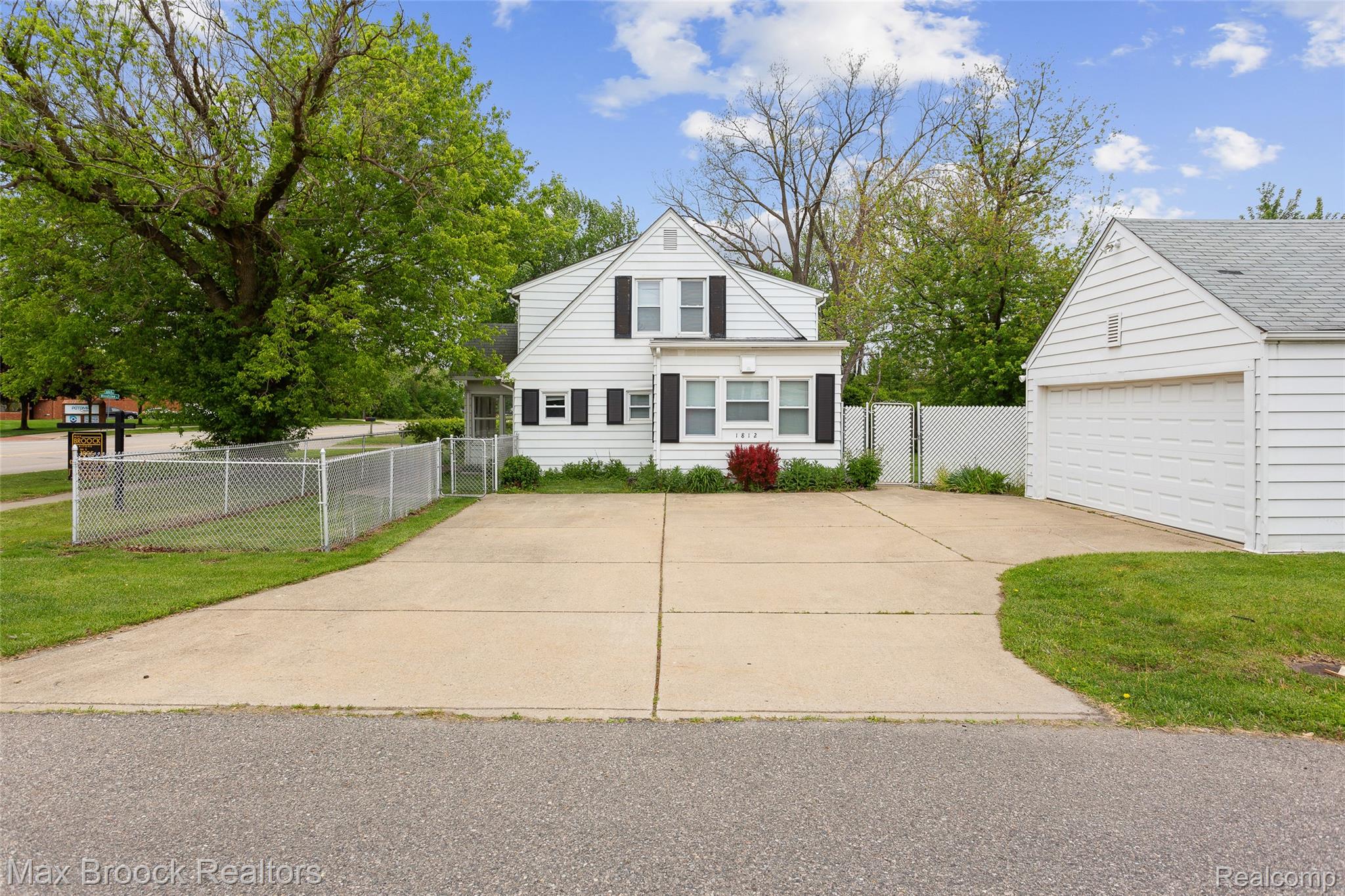 1812 JOHN R Road