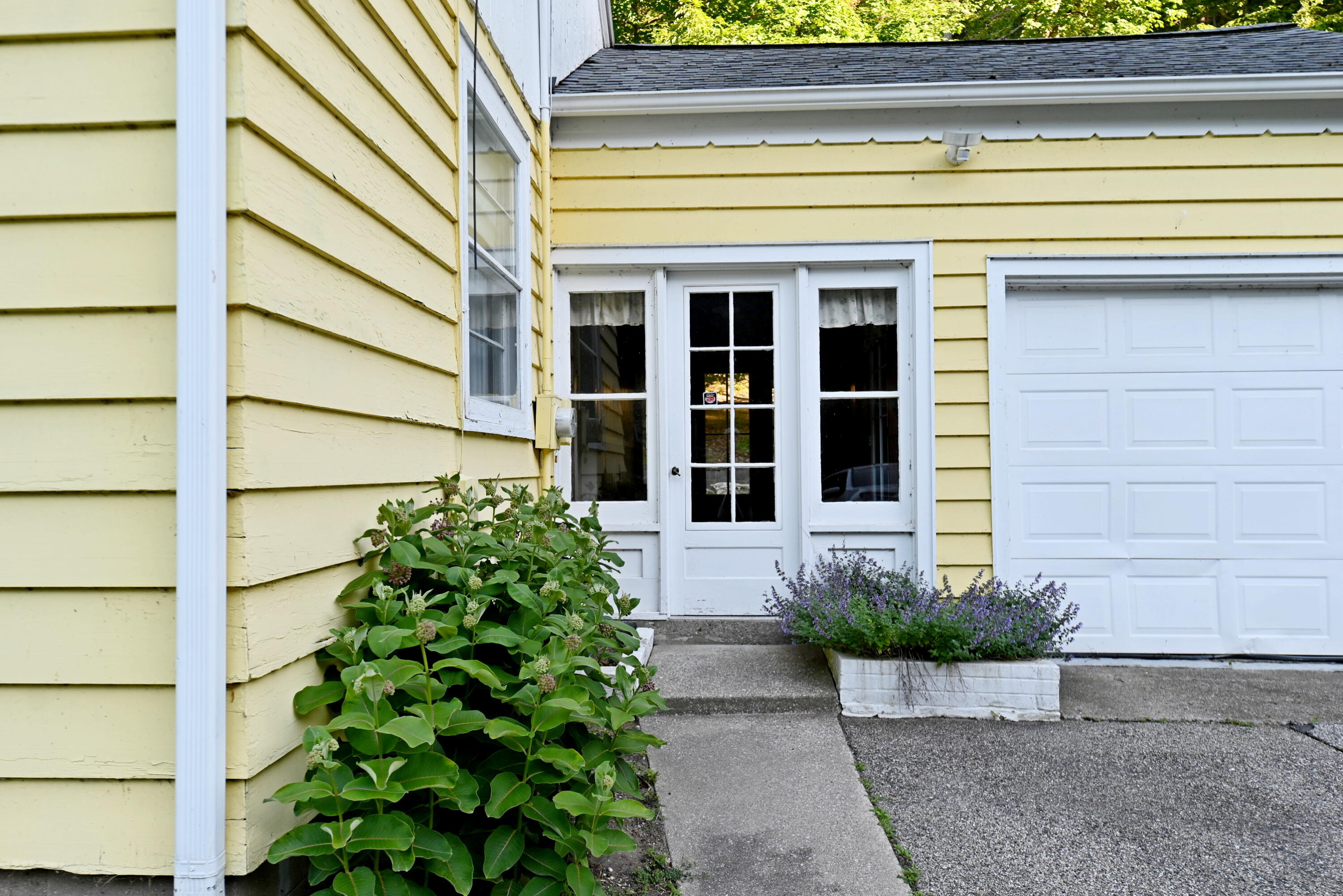 186 Grand Avenue