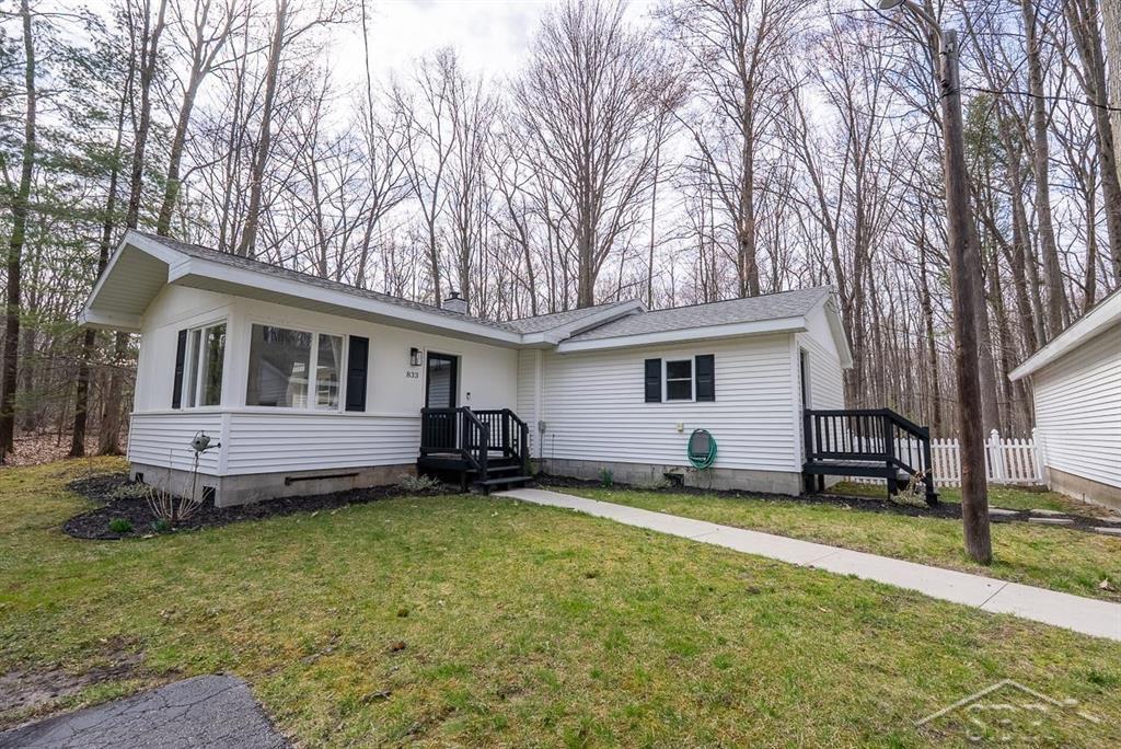 833 E Pine River Road