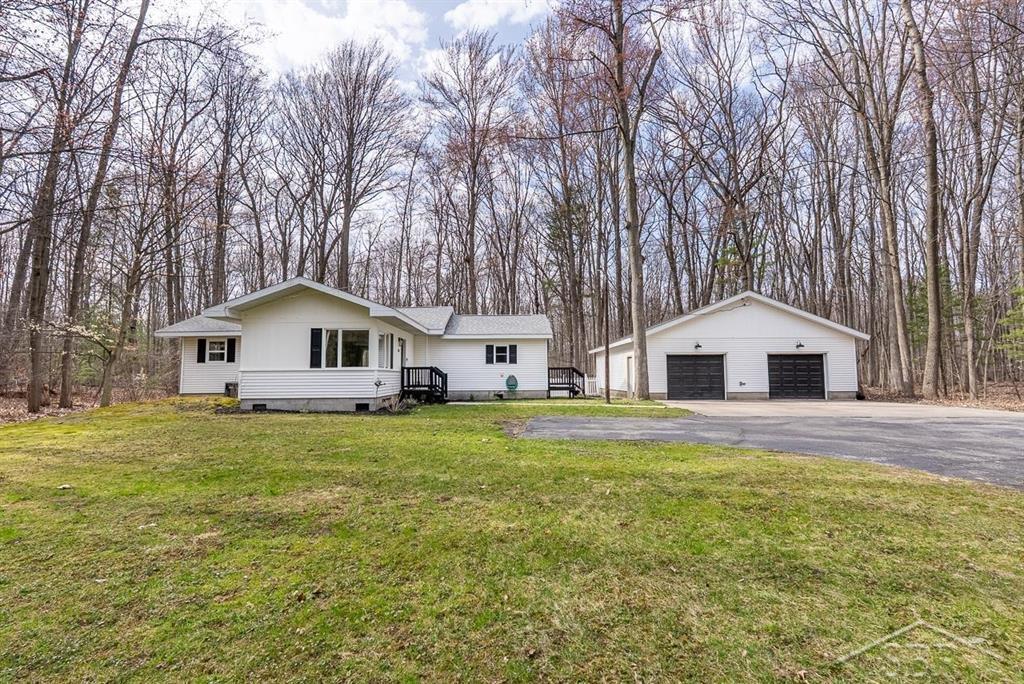 833 E Pine River Road