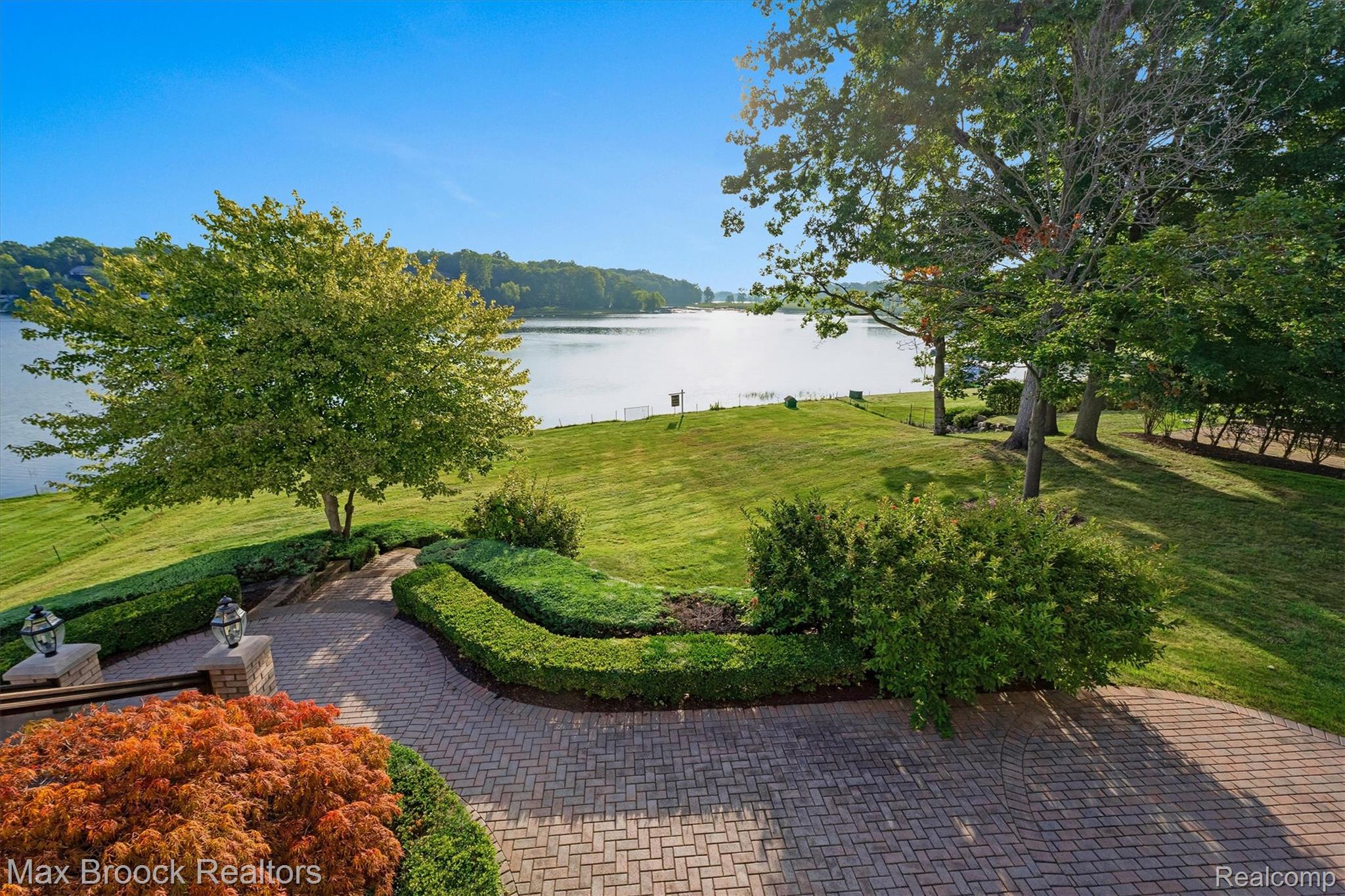 1832 Long Lake Shore Drive