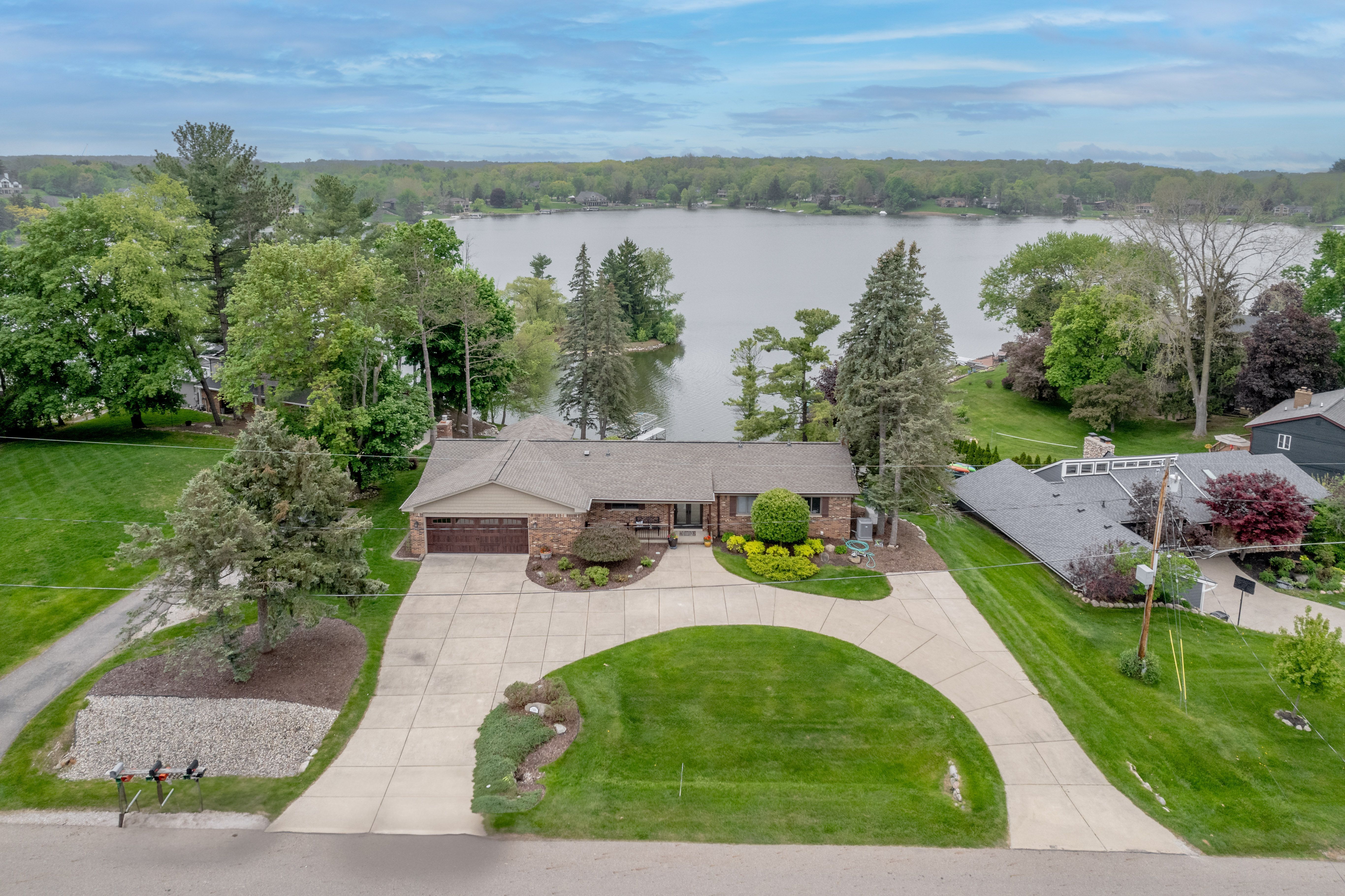 7488 DRIFTWOOD Drive