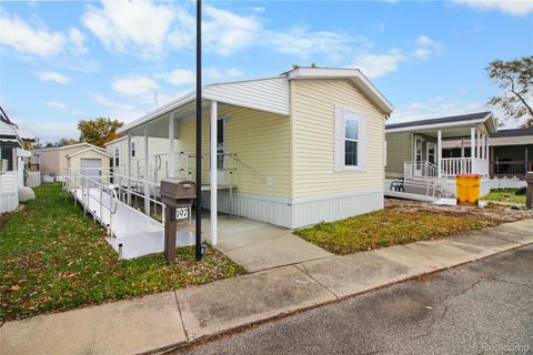 Photo of 197 Jay Street, Dearborn Heights City, MI 48127 (MLS # 20261030649)