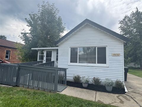 19232 BRANDT Street Roseville City MI 48066