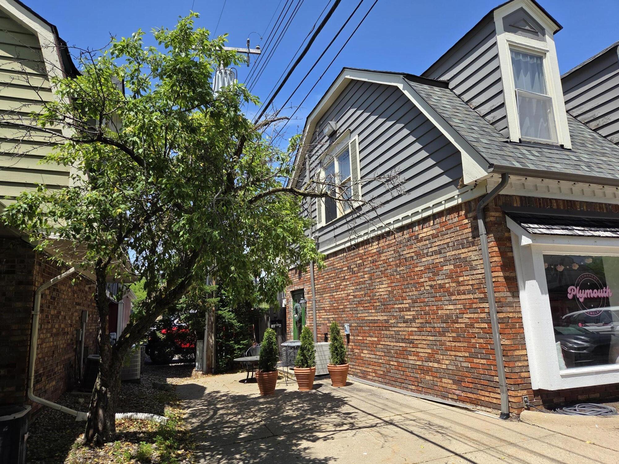 963 W Ann Arbor Trail 18b