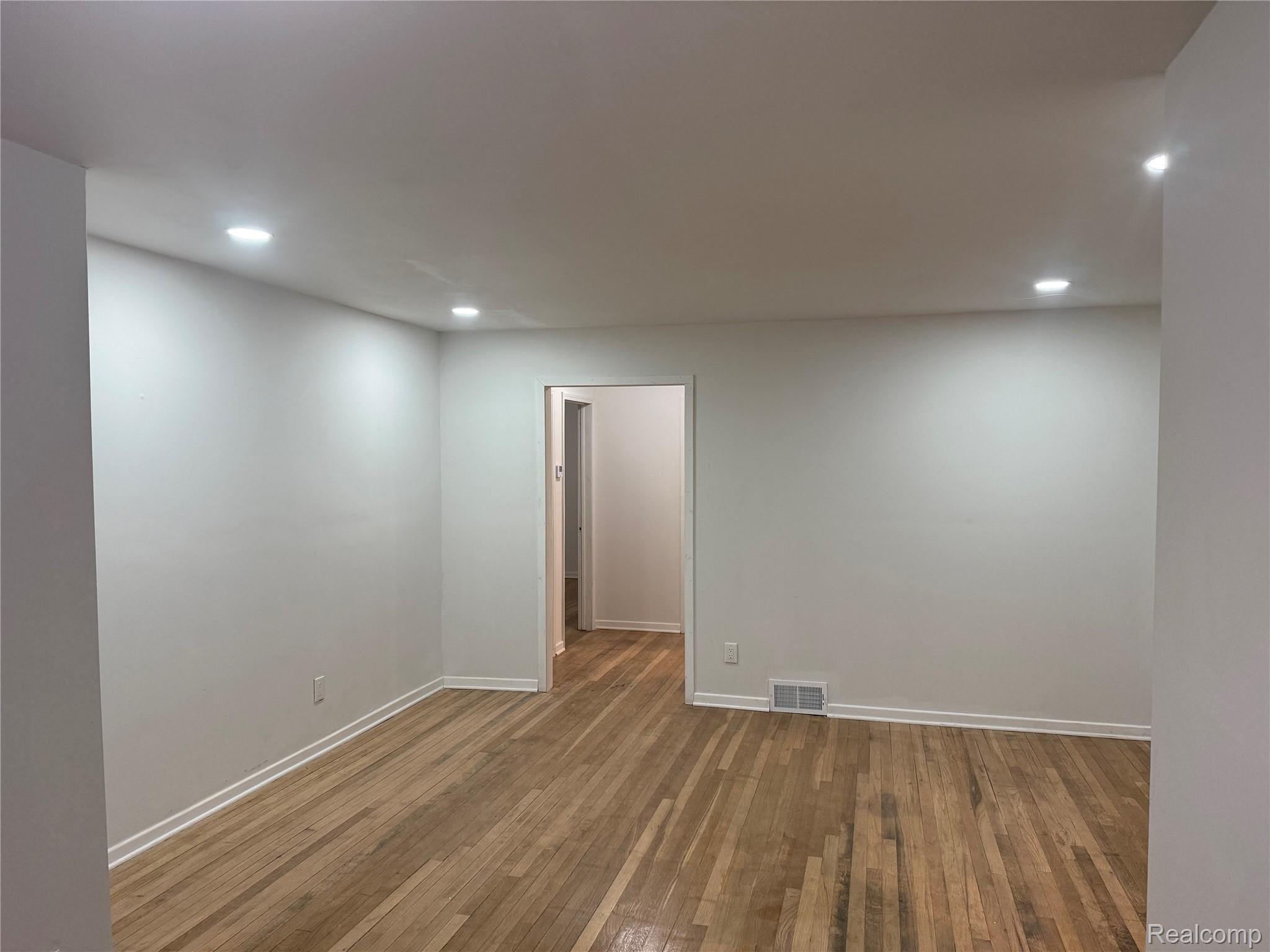 20120 Mark Twain Street