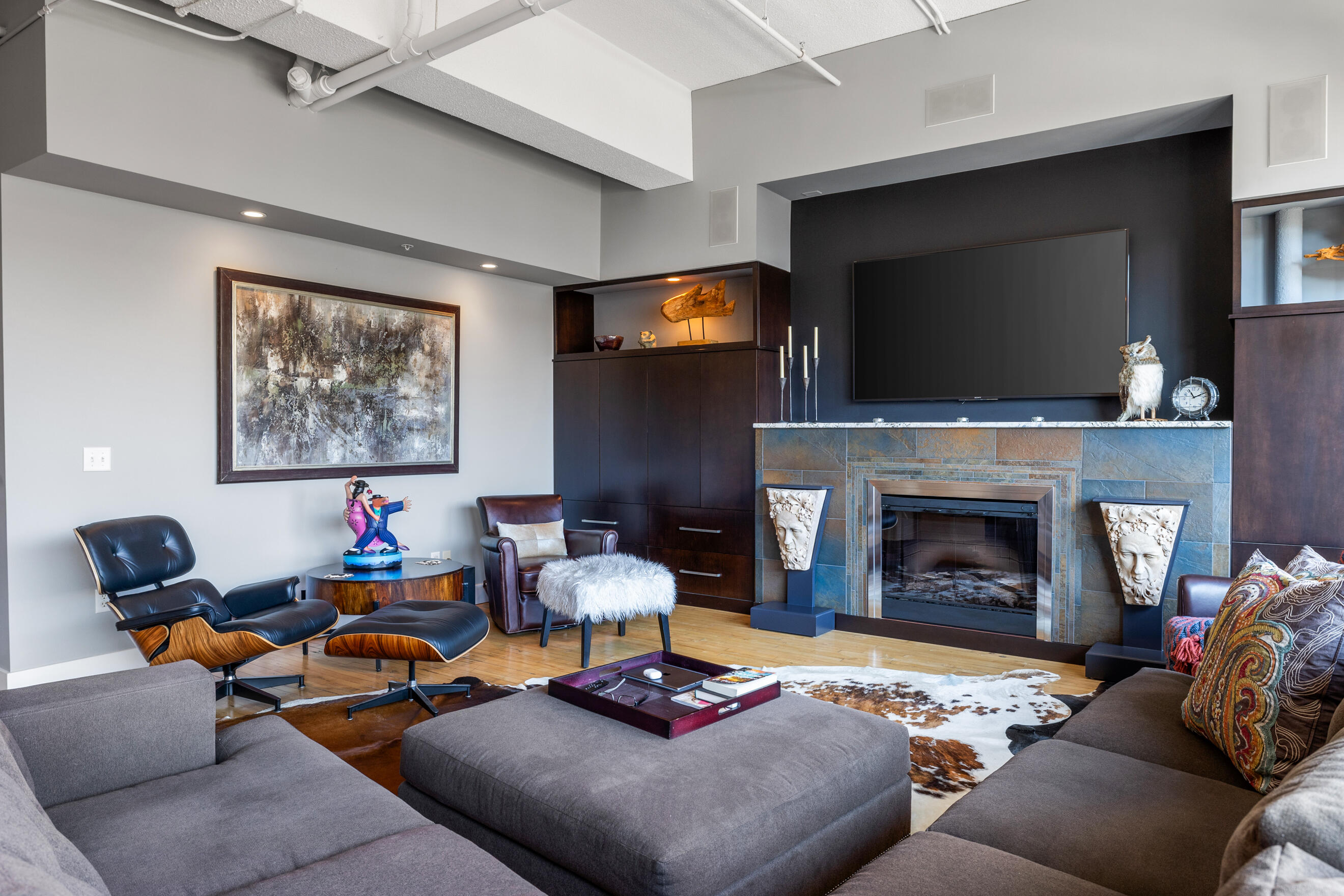 49 Monroe Center Street NW 5