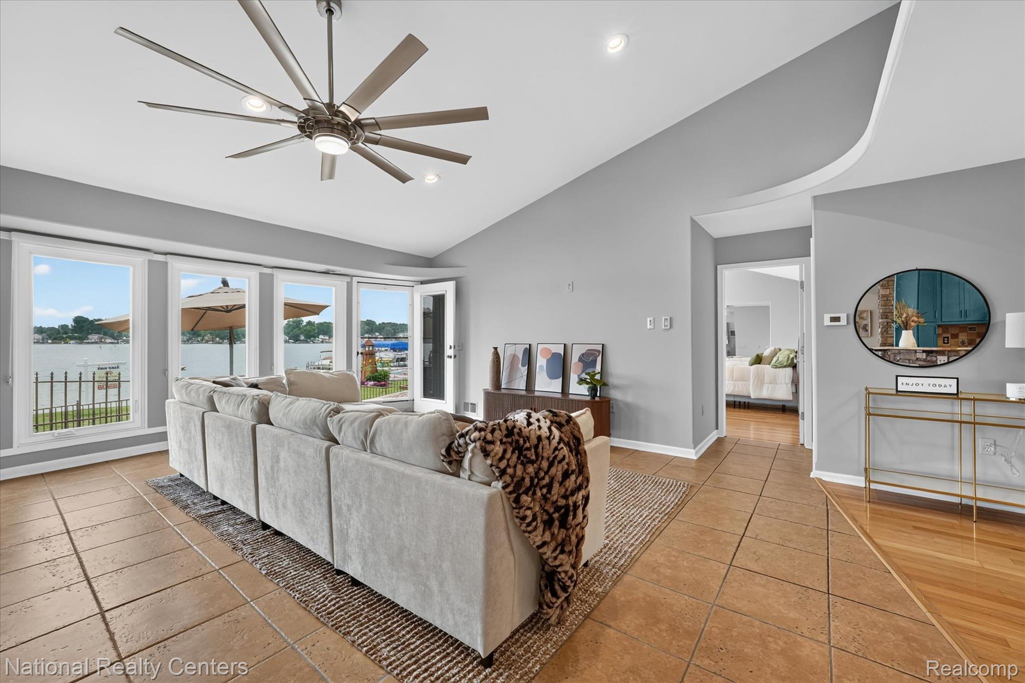 560 Black Oaks Trail