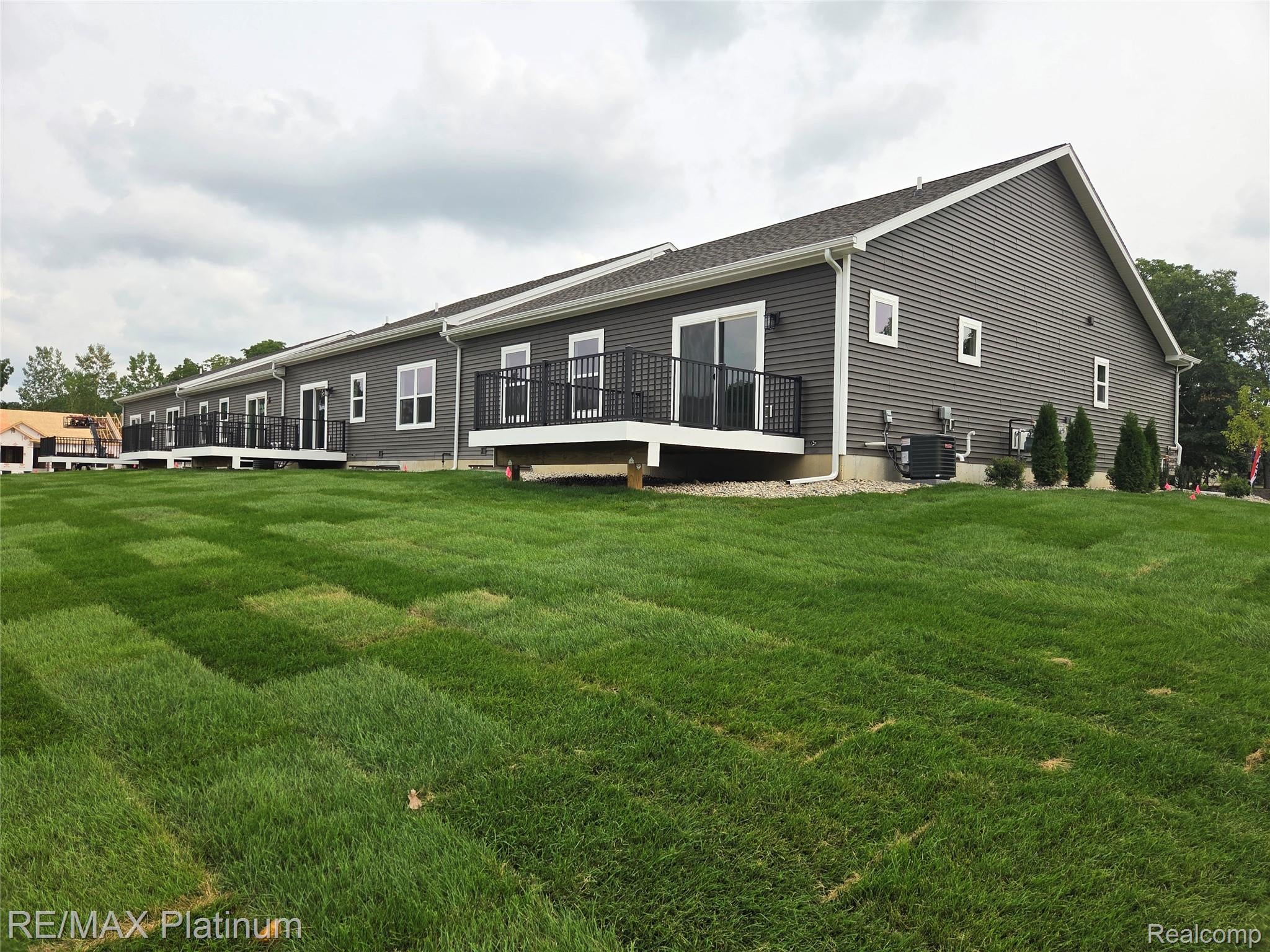 832 Oakwood Circle 34
