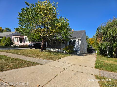 19341 Woodside Street Harper Woods City MI 48225