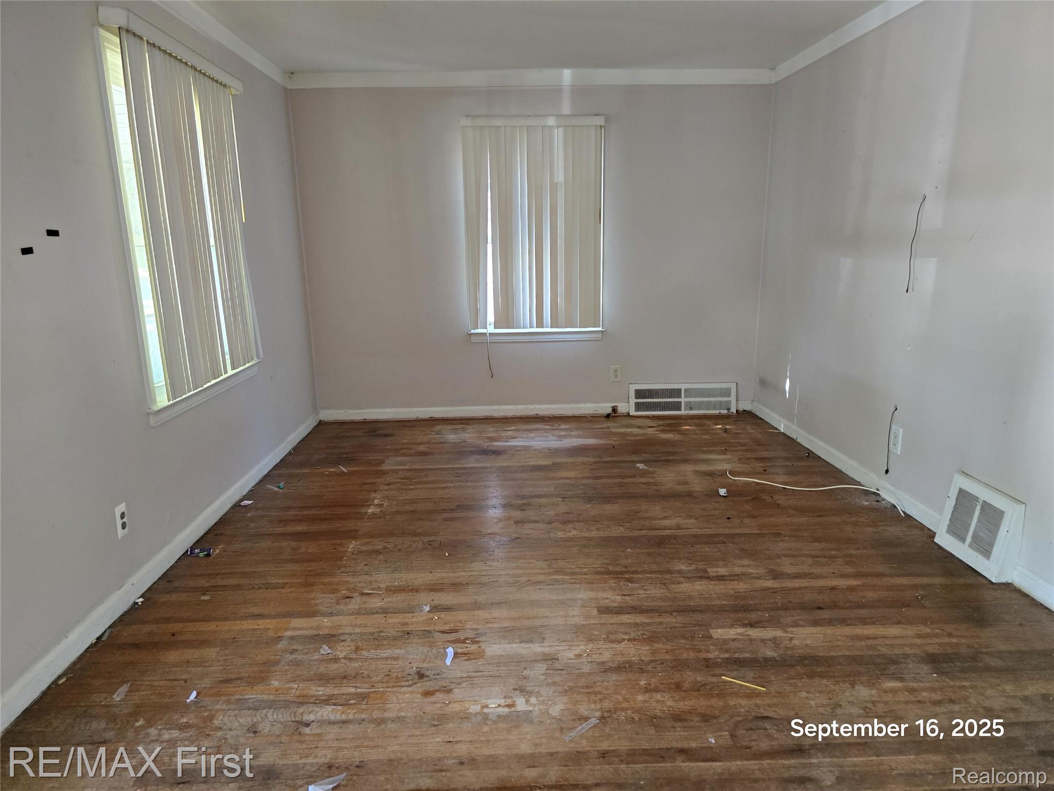 19341 Woodside Street