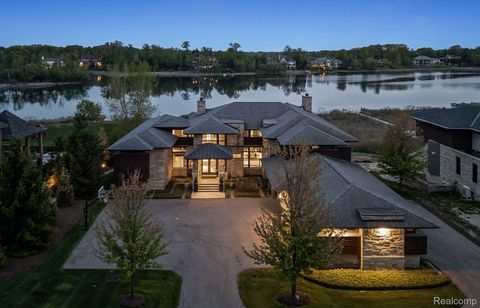 2657 TURTLE SHORES Drive Bloomfield Charter Township MI 48302