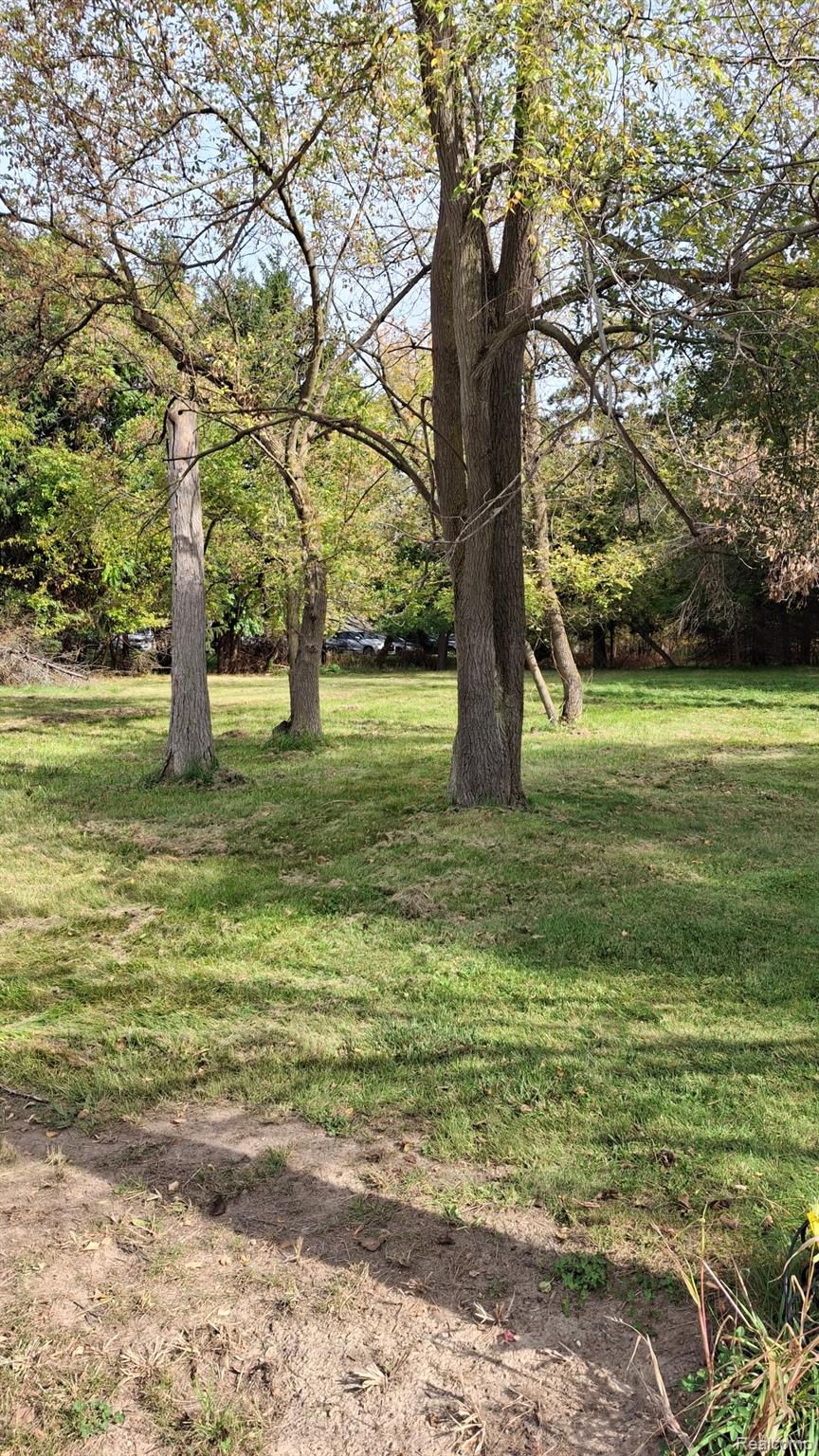221 Hyatt Ln