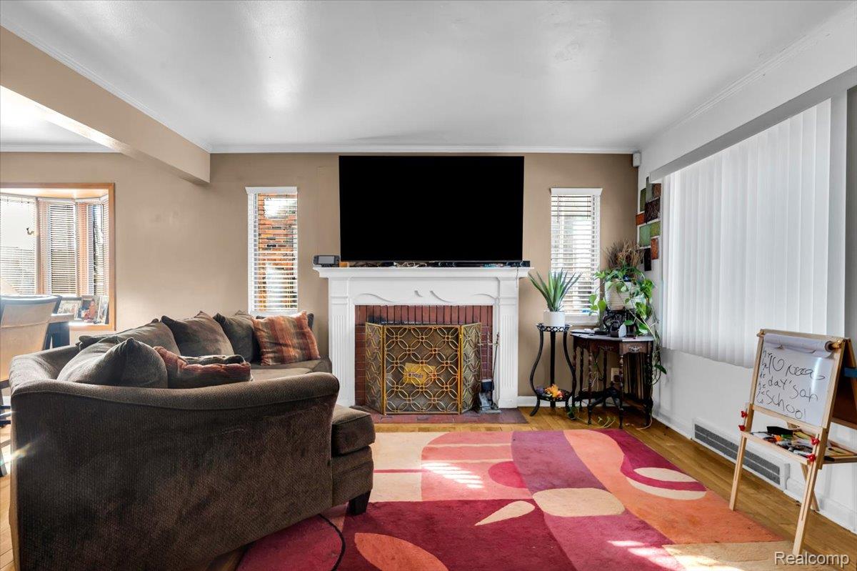 14004 Woodmont Avenue