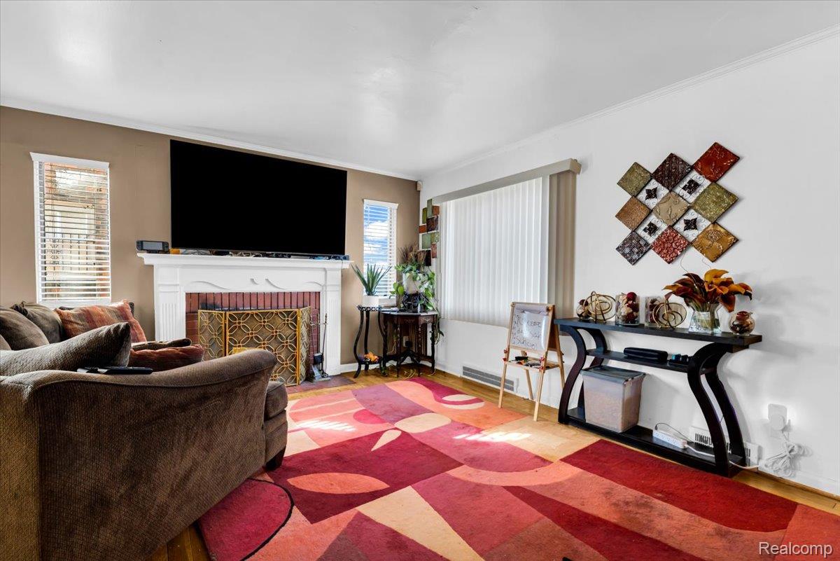 14004 Woodmont Avenue