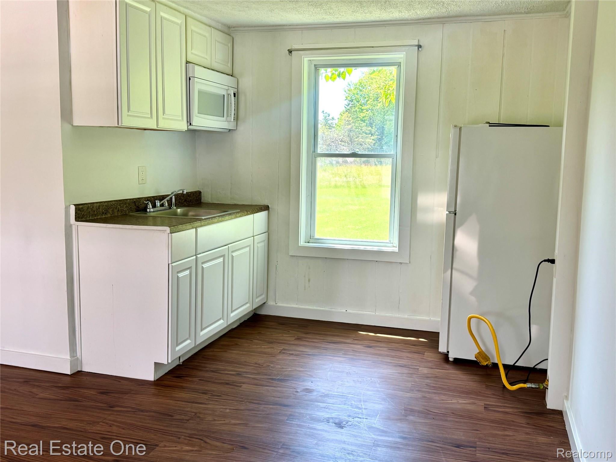 507 Lakeville Road 9