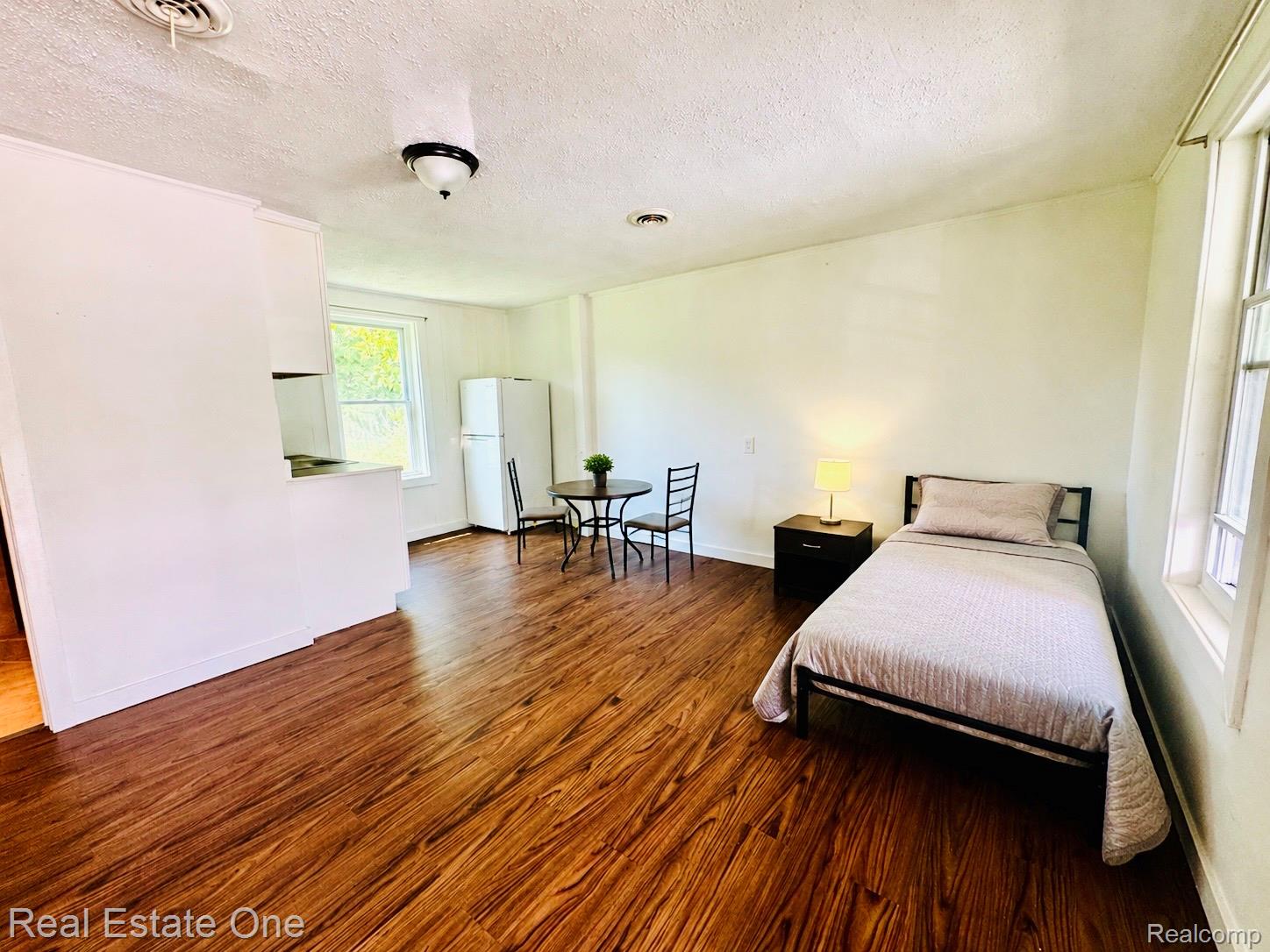 507 Lakeville Road 9