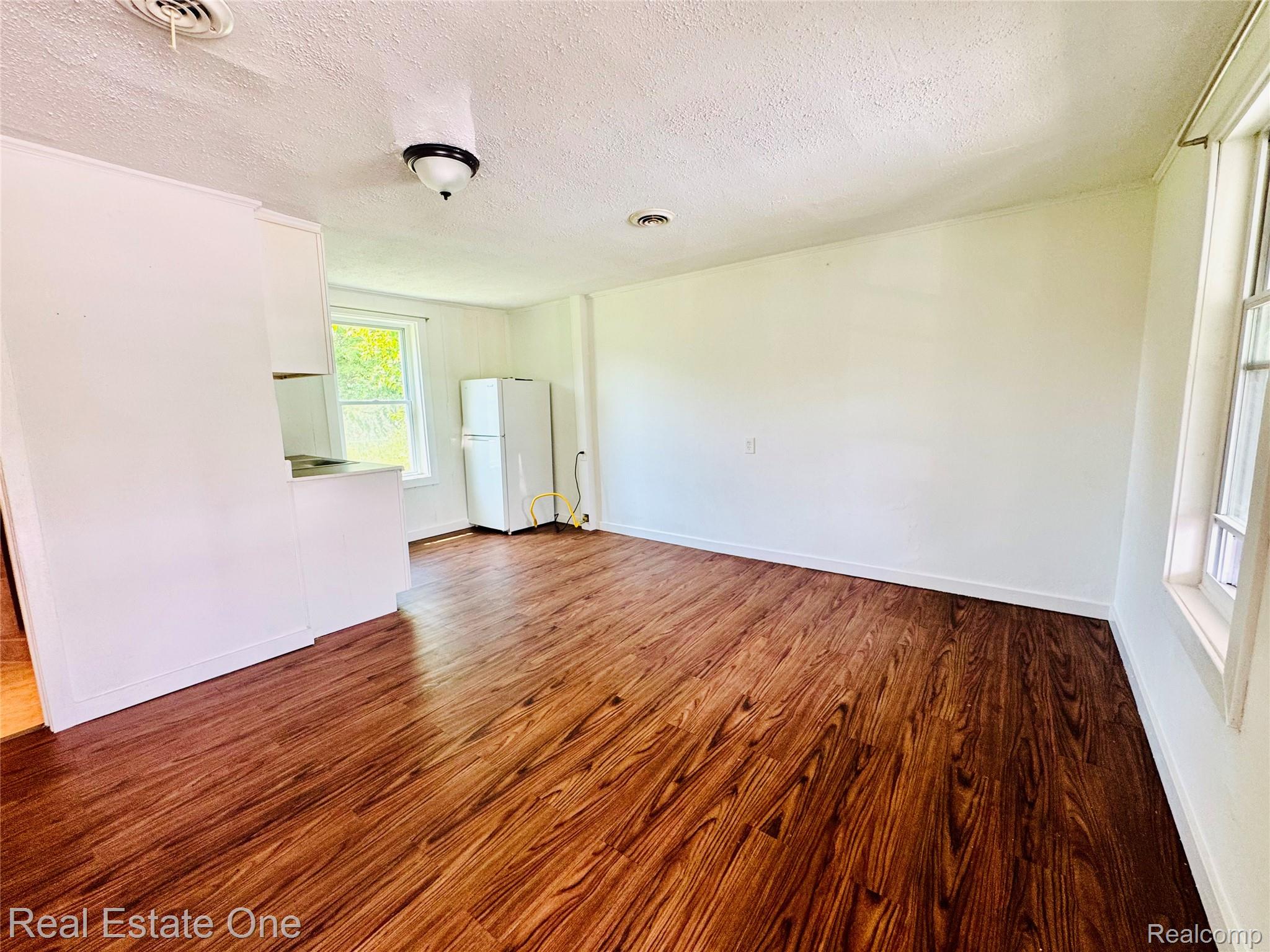 507 Lakeville Road 9
