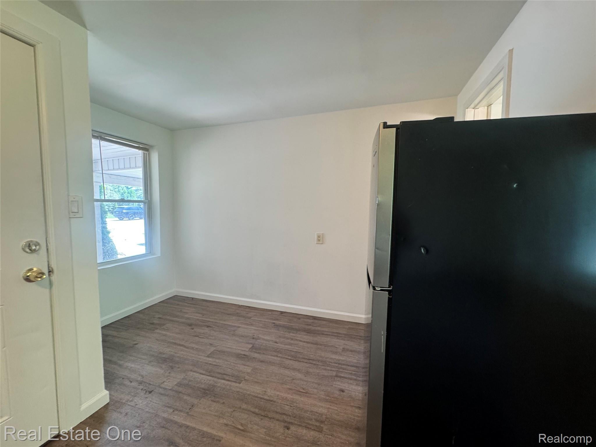507 Lakeville Road 9