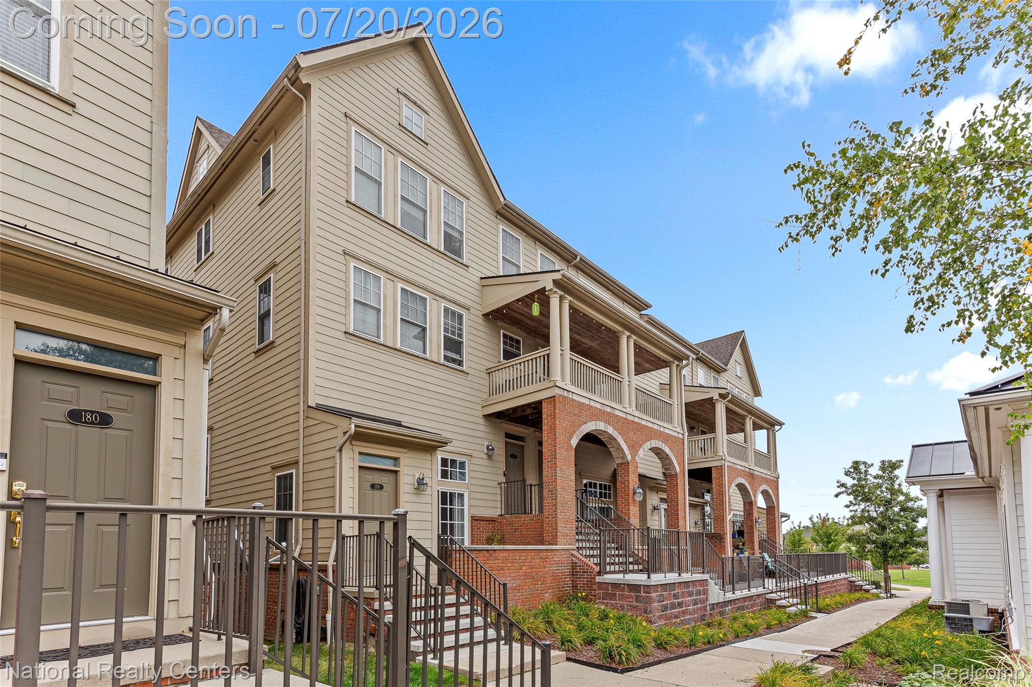 178 AMYS Walk Street