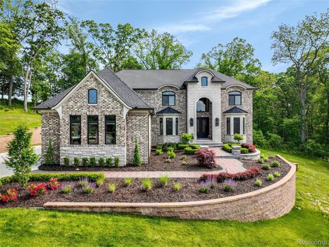 2584 Heights View Court Rochester City MI 48306