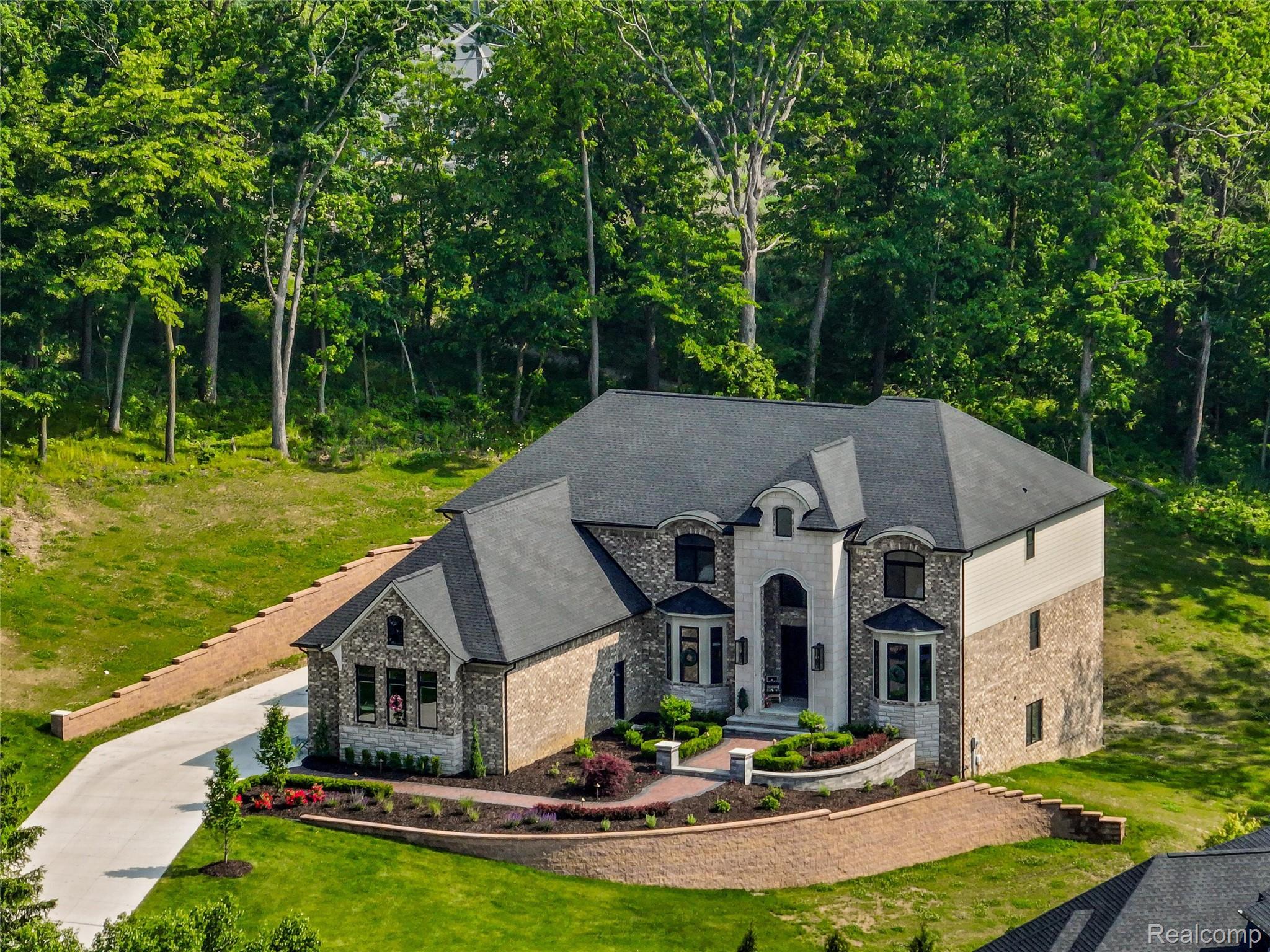 2584 Heights View Court